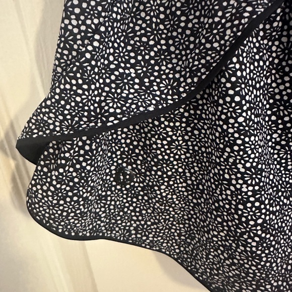 Black and white lululemon shorts - Picture 5 of 5